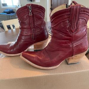Ariat women’s boots size 8.5